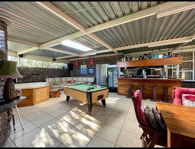 4 BEDROOM HOUSE TO LET IN THREE RIVERS EAST